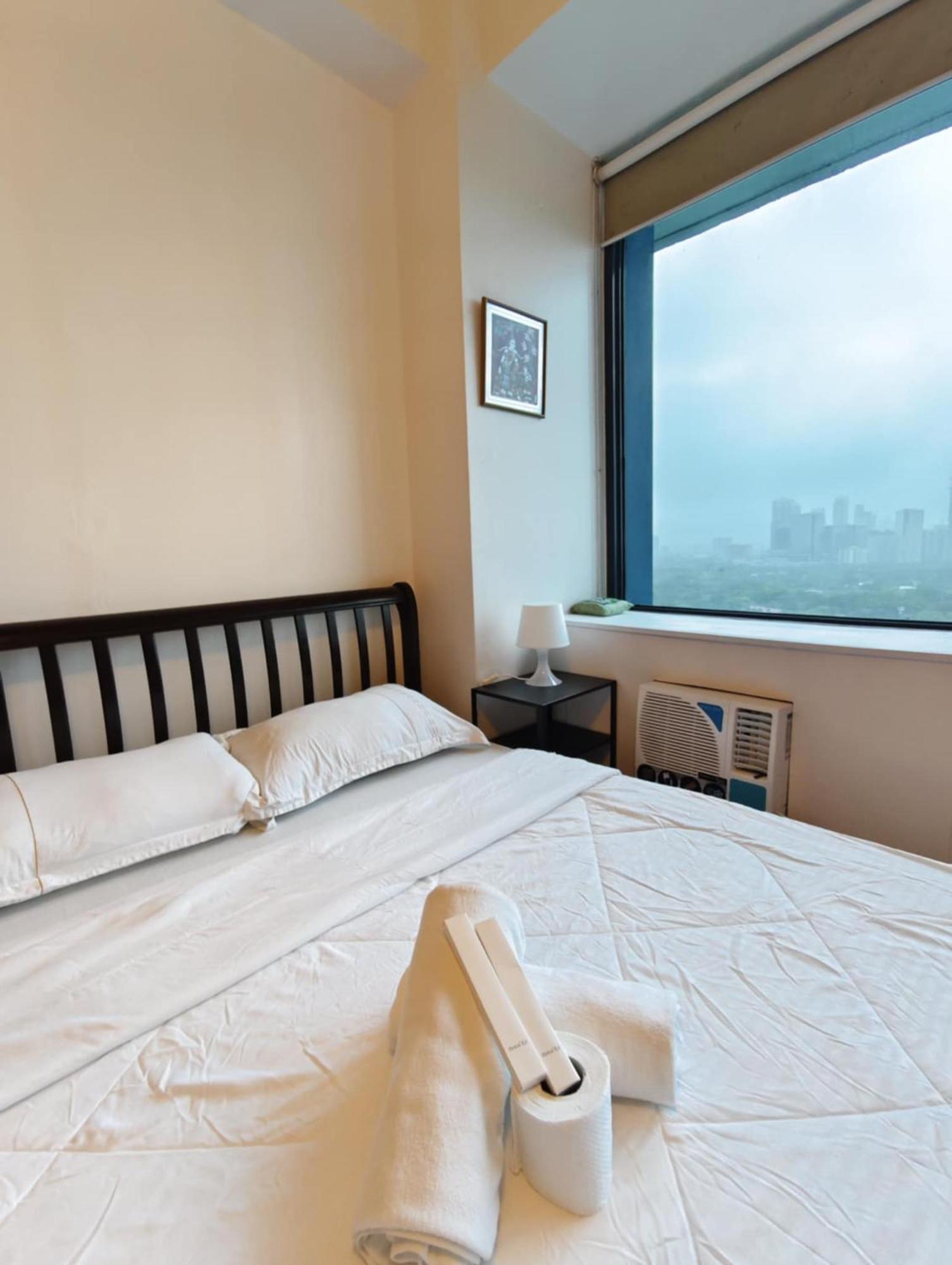 Bellagio One Bedrroom Bgc Burgos Circle By Christine Suites Ph Taguig Exterior photo